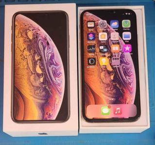 IPHONE XS WITH BOX