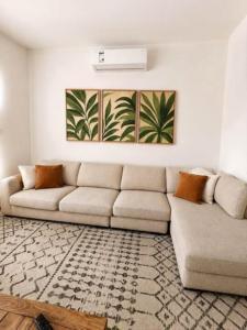 Beautiful new corner sofa - 4 seater