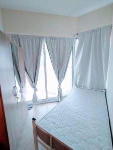SINGLE ROOMS FOR RENT