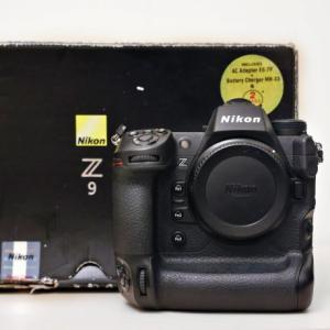 Nikon Z9 + 2 Batteries + 64GB XQD - With Box Like New
