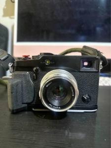 FUJIFILM XPRO-1 body with free lens