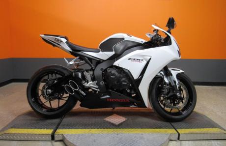 2014 HONDA CBR1000RR WhatsApp (+971586703639)