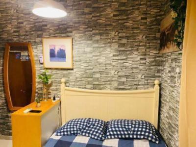 Sharing room urgently available for couples