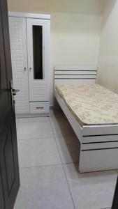 Furnished Partition Room