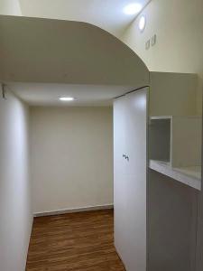 PARTITIONS WITH WINDOW/ WITHOUT WINDOW, FOR SOLO/COUPLE