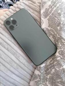 Iphone 11 pro green with original apple charger
