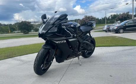 2024 yamaha R1