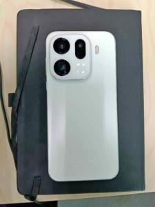 Oppo find x9 pro 3800AED