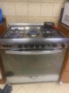 Gas cooker (6 burners)